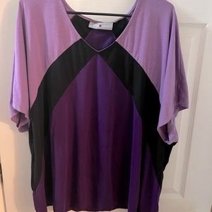 Purple and black color-blocking wide shirt sleeve shirt.